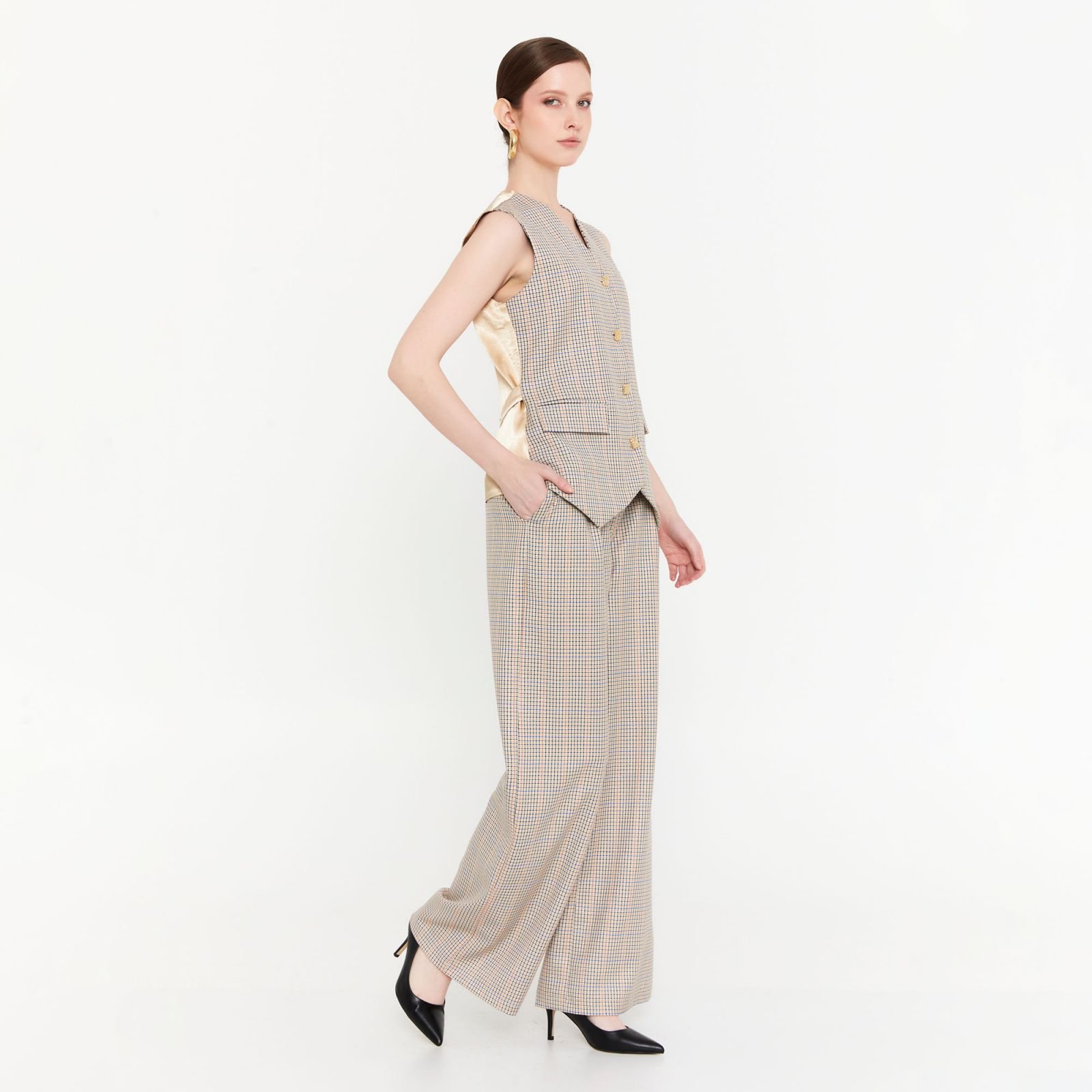 Sandstone Sovereign Suit